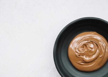 Crema de Lotus casera con 4 ingredientes. Receta fácil y rápida para untar en tus tostadas o decorar tartas