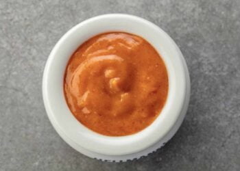 Cómo hacer salsa americana para acompañar pescados y mariscos