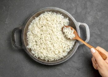 ¿Es obligatorio lavar el arroz antes de cocinarlo? Los expertos hablan