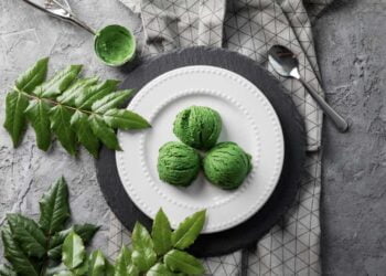 Helado de té matcha con 3 ingredientes y sin heladera