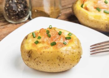 Patatas rellenas de jamón y queso al horno, receta fácil y súper sabrosa