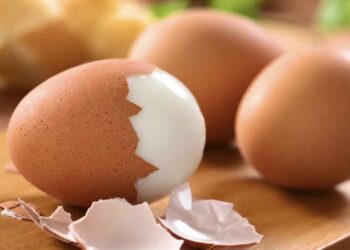 La técnica definitiva para pelar huevos duros de forma fácil