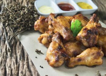 Alitas de pollo al horno, menos grasientas pero igual de crujientes