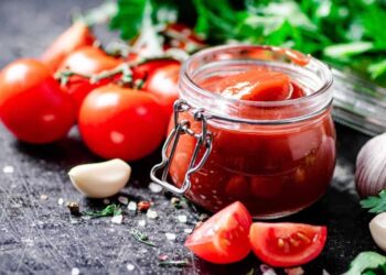 Cómo hacer tomates en conserva para que no se echen a perder en 3 pasos