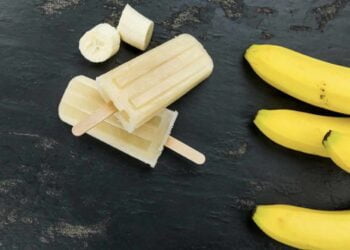 Polos de plátano, el yogur helado casero que más le gusta a los peques