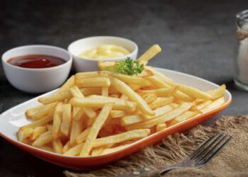 Patatas fritas congeladas en freidora de aire, el truco para que te queden perfectas