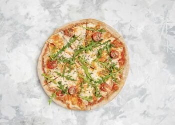 Pizza en airfryer o freidora de aire en 6 minutos, súper crujientes y deliciosas
