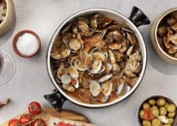 Almejas a la marinera, la receta fácil y rápida de la abuela para un entrante perfecto