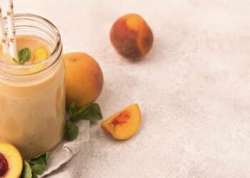 Batido de melocotón, receta fácil y rápida para una bebida dulce y refrescante