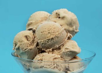 Helado de turrón de Jijona casero, receta fácil y sin huevo