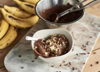 Helado de plátano y chocolate saludable con tan solo 3 ingredientes y sin heladera