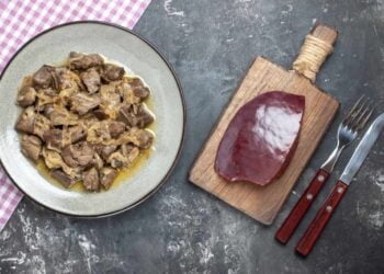 Hígado encebollado, receta fácil cargada de hierro y vitaminas