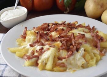 Bacon cheese fries en airfryer, las mejores patatas fritas al estilo Foster’s Hollywood con bacon y queso