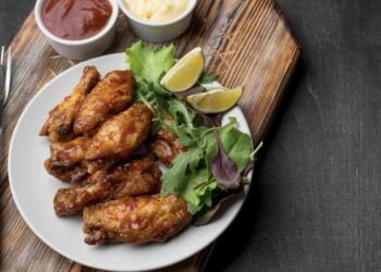 Alitas de pollo congeladas en freidora de aire, igual de sabrosas que las frescas