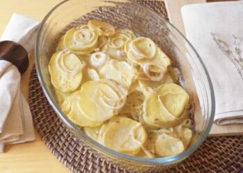 Patatas panaderas al microondas en tan solo 15 minutos, receta fácil y rápida para una guarnición súper sabrosa