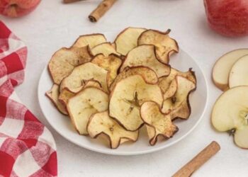 Chips de manzana en airfryer, súper crujientes y sabrosas con 2 ingredientes