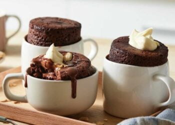 Bizcocho de Cola Cao al microondas, el mug cake perfecto para darte un capricho en 5 minutos