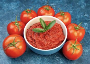 Cómo hacer tomate frito con tomate triturado, mejor que el de bote