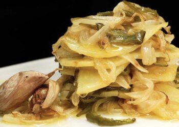 Patatas a lo pobre, receta fácil y económica con 4 ingredientes
