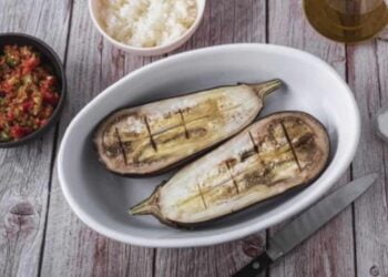 Cómo hacer berenjenas en el microondas, la forma más fácil de asarlas en 15 minutos