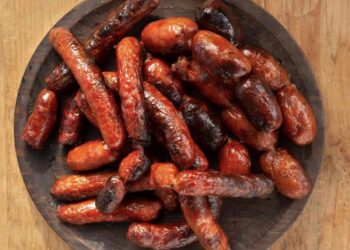 Chorizos asados en airfryer, crujientes y extra sabrosos