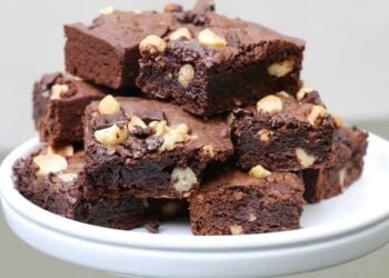 Brownie en freidora de aire, súper tierno y esponjoso con 7 ingredientes