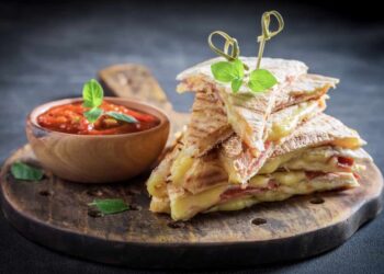 Quesadillas de jamón y queso en airfryer, receta fácil para una cena rápida