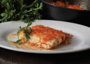 Merluza en salsa de tomate, receta fácil y súper sabrosa