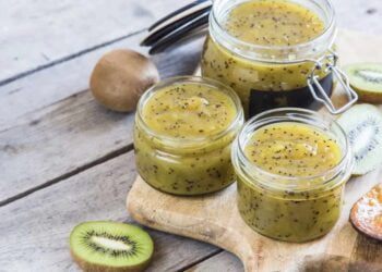Mermelada de kiwi y ciruelas, tan deliciosa como fácil de hacer