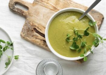 Crema de apio, receta fácil y rápida para una cena ligera