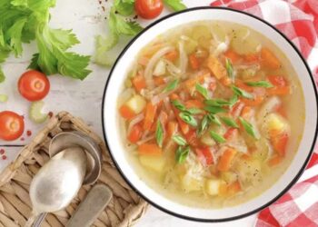 Sopa juliana, receta saludable y súper ligera