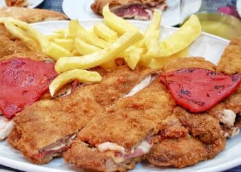 Cachopo en airfryer, receta más ligera que la original y muy fácil de hacer