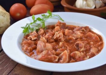 Oreja en salsa casera, mucho mejor que la de los bares