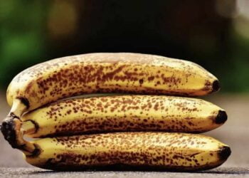 El postre con plátanos maduros más fácil de hacer en el microondas