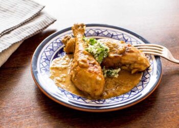 Pollo en salsa de almendras, receta clásica y fácil para un plato súper sabroso