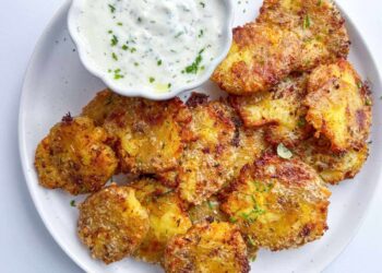 Patatas asadas con parmesano crujiente, receta fácil y súper sabrosa