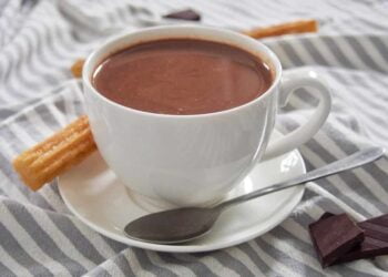 Chocolate a la taza casero, en polvo o con tableta para acompañar churros