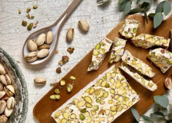 Turrón de pistachos casero, receta fácil y rápida para disfrutar en Navidad