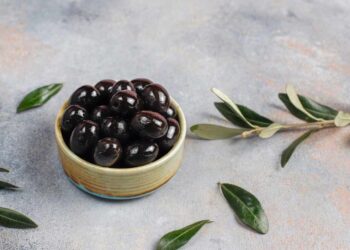 Aceitunas negras caseras, perfectas para ensaladas y una gran variedad de recetas