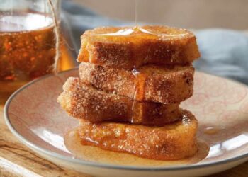 Cómo hacer almíbar para torrijas, receta con 3 ingredientes para hacerlas más jugosas