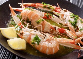 Cigalas al horno, el mejor marisco en tu mesa