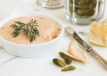 Paté de salmón con 3 ingredientes, receta fácil en 5 minutos
