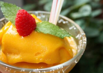 Sorbete de mango, postre refrescante y delicioso con o sin alcohol