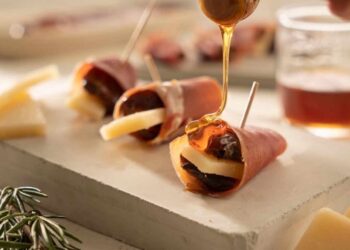 Rollitos de jamón y dátiles, receta fácil para un aperitivo perfecto