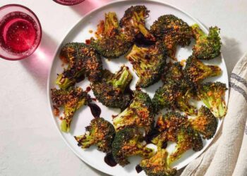 Brócoli crujiente al horno, receta con 4 ingredientes perfecta para picotear