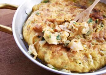 Tortilla de bacalao, la receta más fácil y rápida para un plato súper sabroso