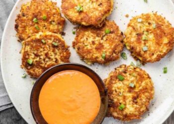 Tortitas de coliflor, receta fácil y sin harinas para una cena ligera