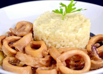Calamares encebollados, receta con 4 ingredientes muy fácil de hacer