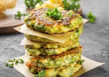 Tortitas de brócoli fáciles y rápidas, receta para una cena sabrosa en pocos minutos