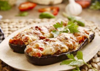 Berenjenas rellenas de atún en airfryer, receta fácil y súper sabrosa